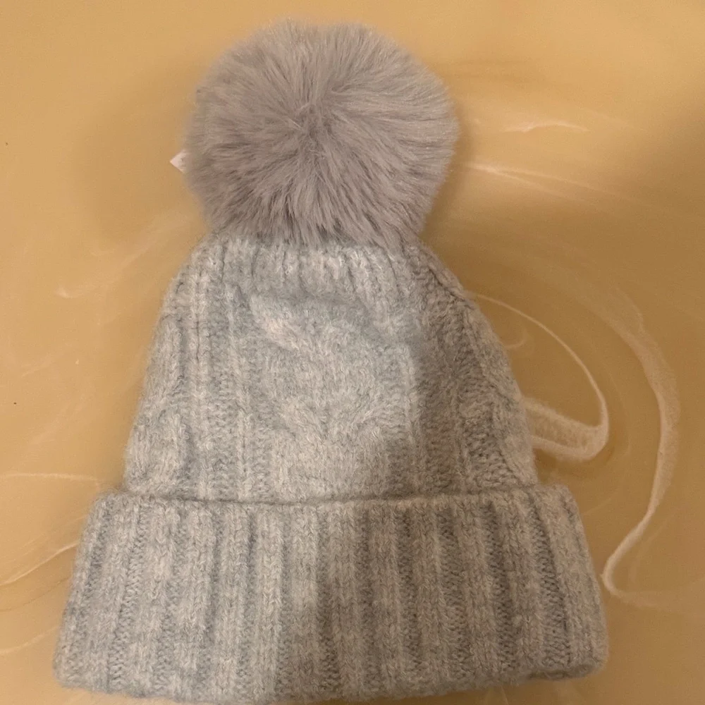 Sonoma Goods For Life Gray Cable Knit Pom Beanie Hat NWT Winter Cozy